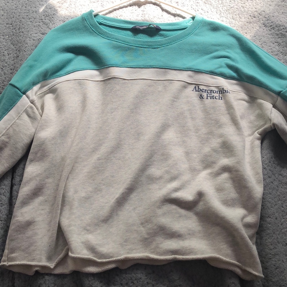 Abercrombie & Fitch cropped crew neck.